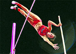 Jennifer Suhr clears 4.75m to win gold on Tuesday