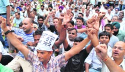 Members of the Patiala Beopar Bachaon Sangarsh Committee hold a protest on Wednesday. Tribune photo: Rajesh Sachar