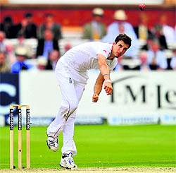 England�s Steven Finn returned with figures of 6/39 on Day One of the third Test against South Africa on Thursday