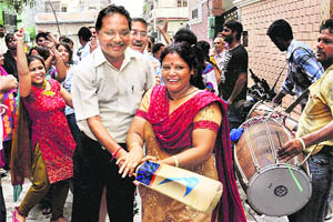 Kamal Passi�s proud parents join in the celebrations at Amritsar on Sunday. 