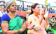 Vishnu�s mother Padmavati with Leander Paes�s mother Jennifer.