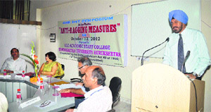  Lt-Gen Dr DDS Sandhu, Vice-Chancellor, Kurukshetra University, addresses a symposium on �Anti-Ragging Measures� organised by the UGC Academic Staff College of KU. 