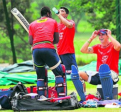 Kevin Pietersen with his Delhi Daredevils teammates in South Africa