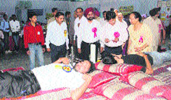 Raj Narayan Kaushik, SDM, Jagadhri, S Bhupinder Singh Jauhar, Chairman of the Guru Nanak Khalsa Group of Educational Institutions, Dr Verinder and others at a blood donation camp at Guru Nanak Khalsa College, Yamunanagar. Photo: Dev Dutt Sharma