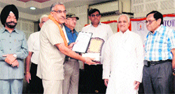 Dr Sant Ram Deswal receives the Book Prize Award from Information, Public Relations and Cultural Affairs Minister Shiv Charan Lal Sharma at a function in Panchkula. Photo: BS Malik