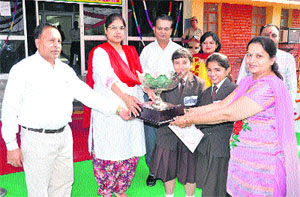 Kamalpreet Kaur (second from left), SDM, Pehowa, gives away a trophy to the winners of the debate competition at DAV Public School, Pehowa. 