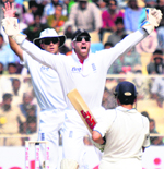 Matt Prior goes for an appeal