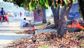 Not caring two hoots for the ban on burning refuse, this safai karamchari burns waste near the mini-secretariat in Karnal.