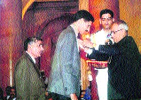 Dr Subhash Balhara bring awarded the NSS Award by President Pranab Mukherjee in New Delhi
