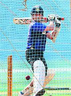 Sachin Tendulkar trains ahead of second Test match against England in Mumbai on Thursday.