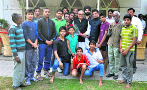 Sirsa�s �Acrobatic Boys� with Chief Minister Bhupinder Singh Hooda and MP Ashok Tanwar in Delhi. 