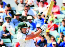 Faf du Plessis played a lone hand in the South African first innings with an unbeaten 78-run knock in Perth.