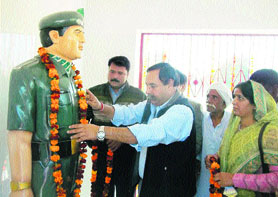 Congress legislator Rao Yaduvender Singh unveils Rezang La War martyr Dharam Pal Yadav�s statue at Juddi village in Rewari district.