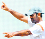 India skipper MS Dhoni and England captain Alastair Cook have everything to play for in the final Test. � PTI photos