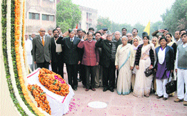 Former Union Minister Anil Shastri, Power Minister Capt Ajay Singh Yadav and others pay salutations at the War Memorial in Rewari, recently. Photo by writer