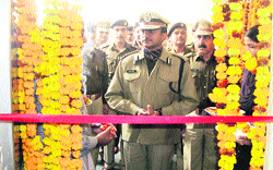 IGP Alok Mittal inaugurates a cyber lab at Bahadurgarh town in Jhajjar. Photo by writer