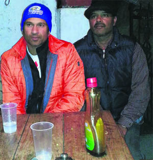 Sachin Tendulkar enjoys his winter vacation at a roadside eatery in Mussoorie on Thursday. 