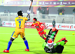 Punjab�s Ignace Tirkey and goalkeeper Jaap Stockmann attempt to make a save during their loss to Ranchi Rhinos in Jalandhar