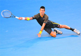 The champ takes a tumble but wins this point in the second set. 