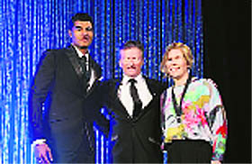 Steve Waugh with NSW�s top cricketers among men and women, Gurinder Sandhu and Alex Blackwell.