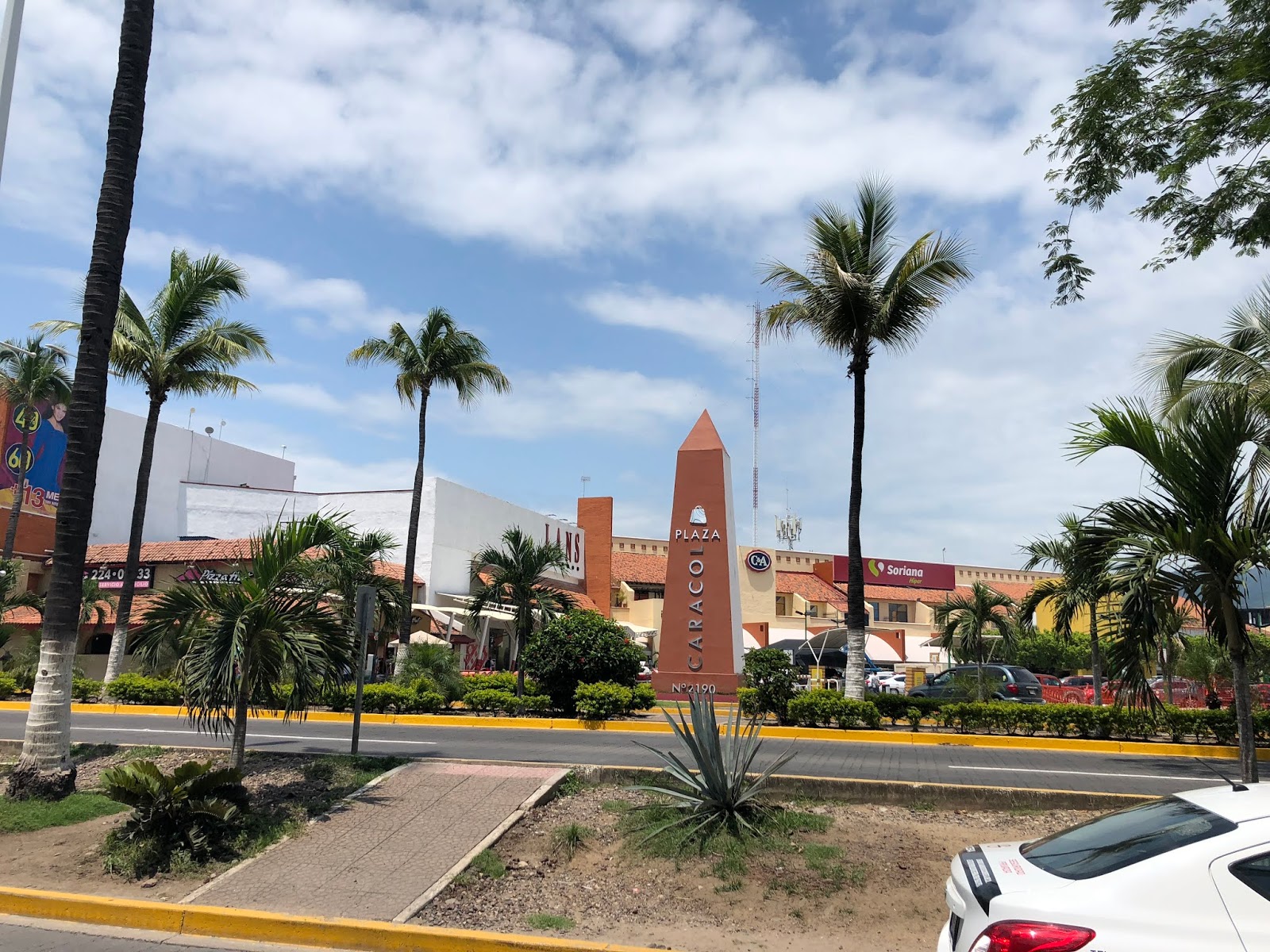 malls in puerto vallarta plaza caracol