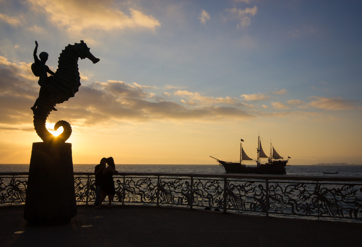 child-on-seahorse-malecon