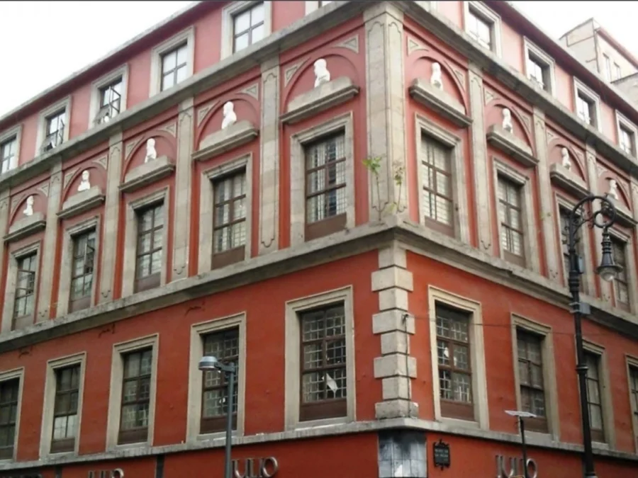 Facade on the corner of a building