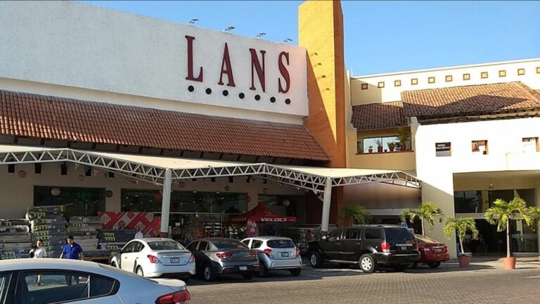 malls in puerto vallarta plaza caracol