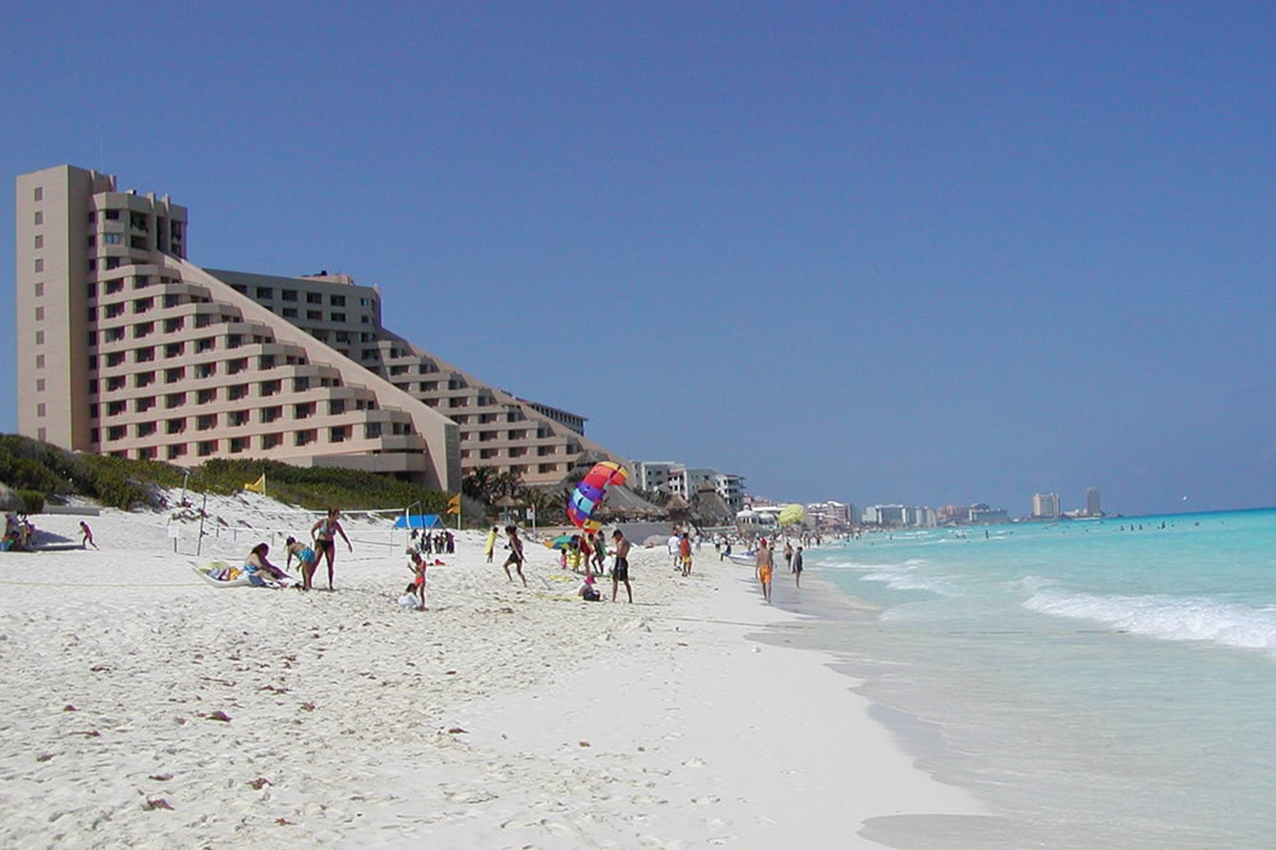 ballenas beach cancun