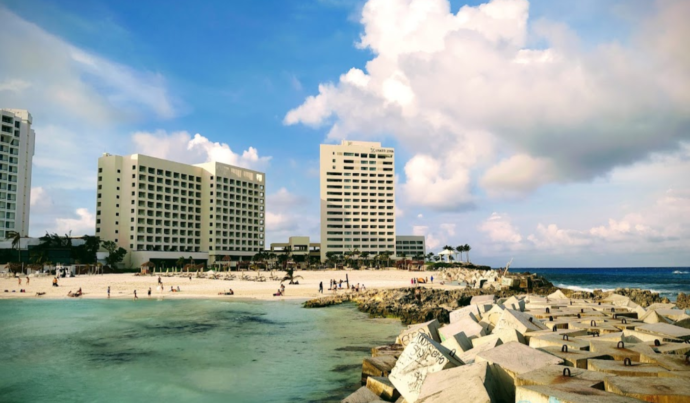 gaviota azul beach cancun