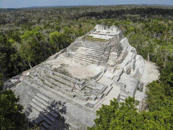 land-activities-in-cancun chichen itza pyramid