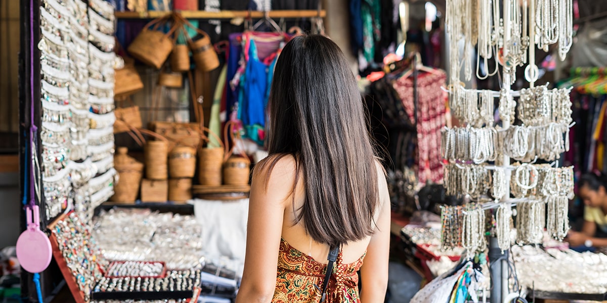 womn shopping at farmers market puerto vallarta