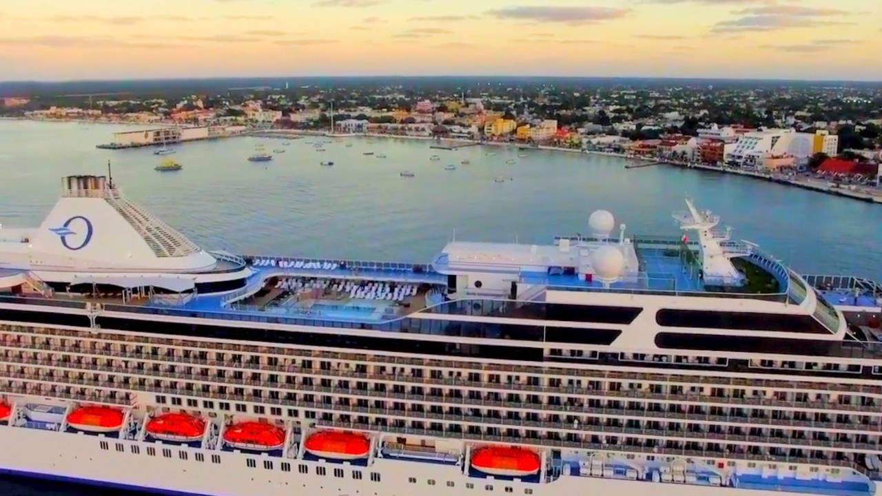 cruise docked at cozumel-best-cruise-destination