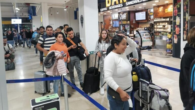 passengers arriving at flair-airplane-flight-to-vallarta