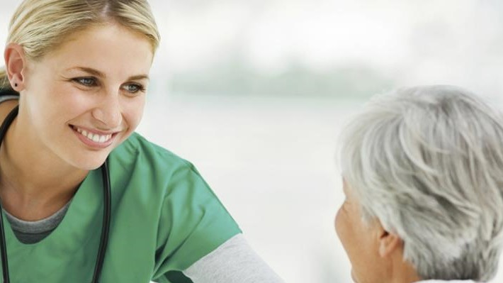 doctor treating older patient in Hospiten