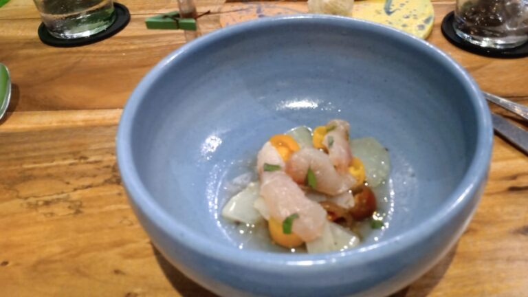 green papaya slices with cured fish, tomato and basil makal-festival-gourmet-puerto-vallarta