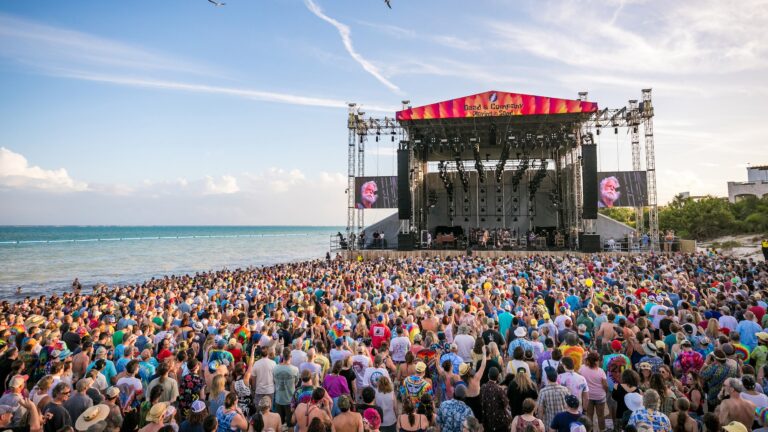 playing-in-the-sand-music-festival-cancun-