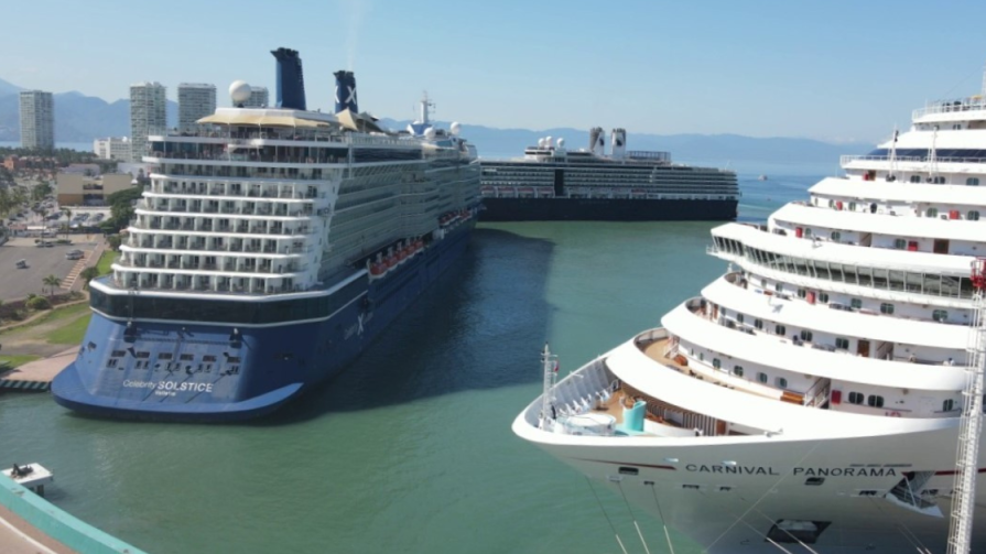 ships docked in triple-arrival-cruise-ships-puerto-vallarta