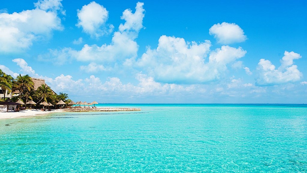 winter-in-cancun beach