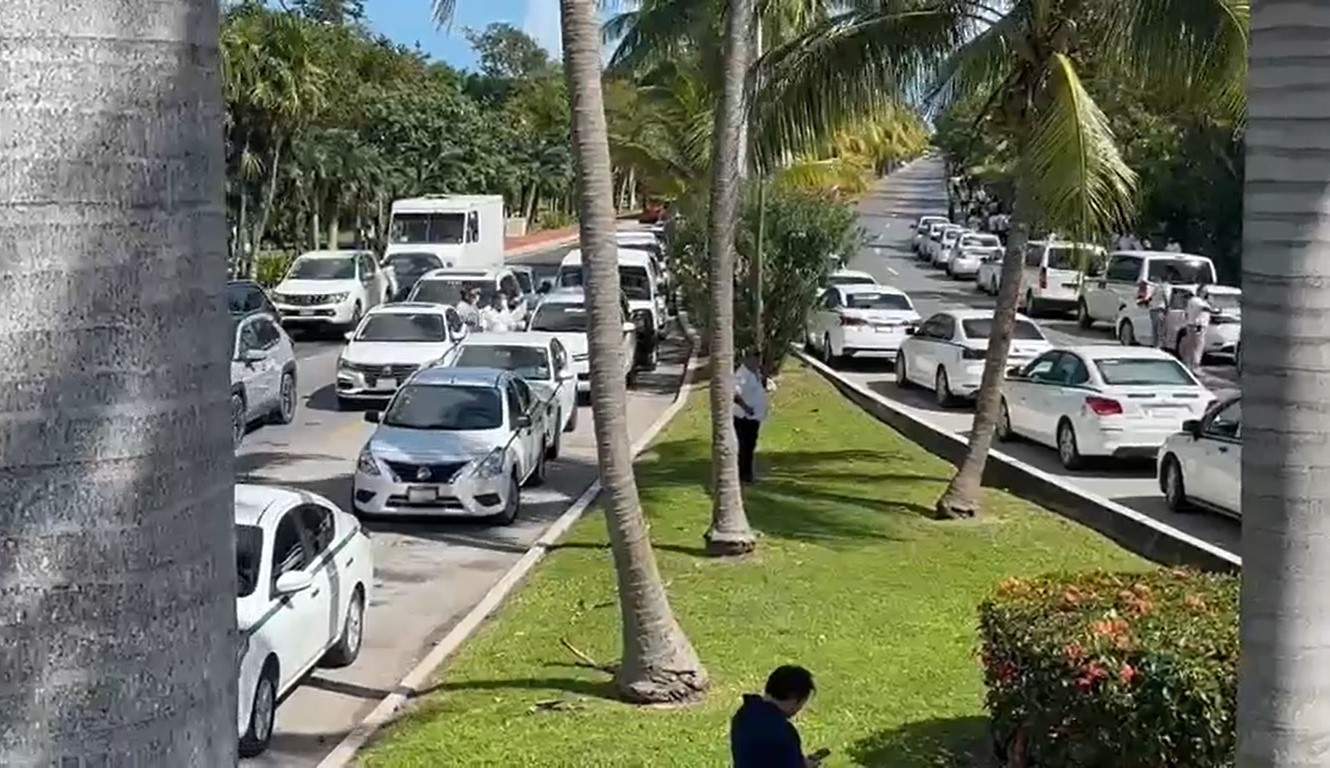 cars stranded on Cancun streets blockade by taxis Uber