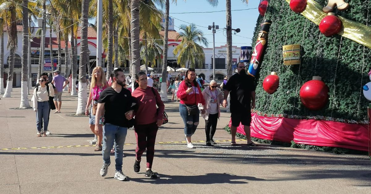 tourists walking on the Puerto Vallarta malecon