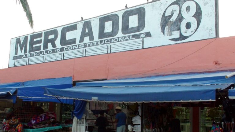 Facade of Mercado 28 in Cancun