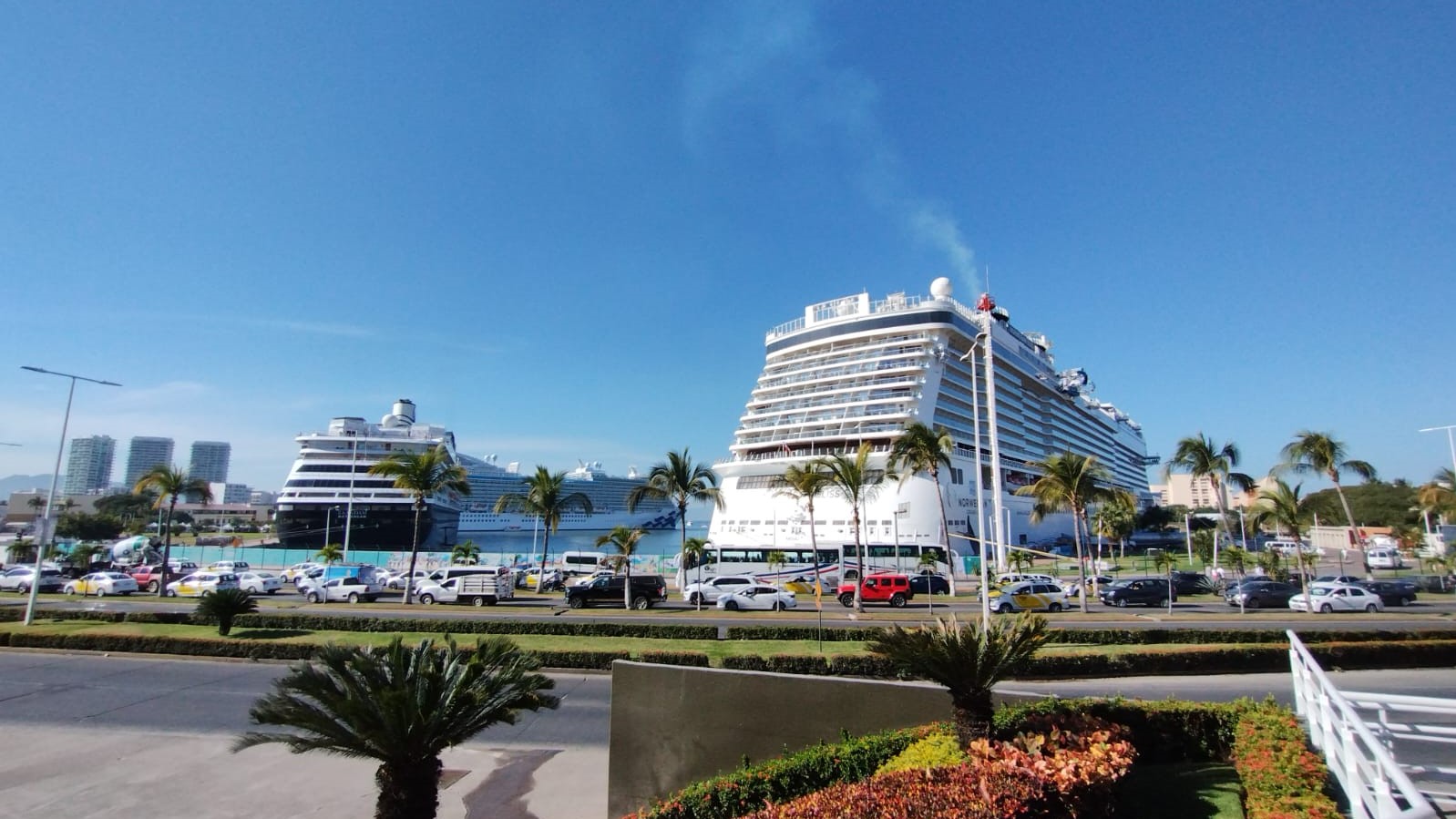 triple arrival of cruise ships in Puerto Vallarta