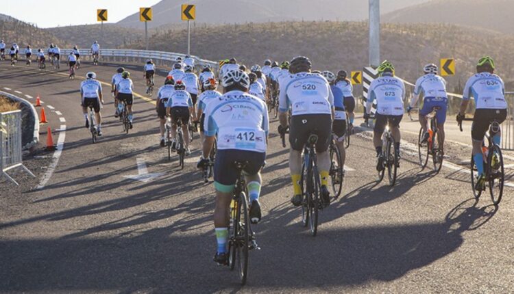 Cyclists in La Paz Tour de France