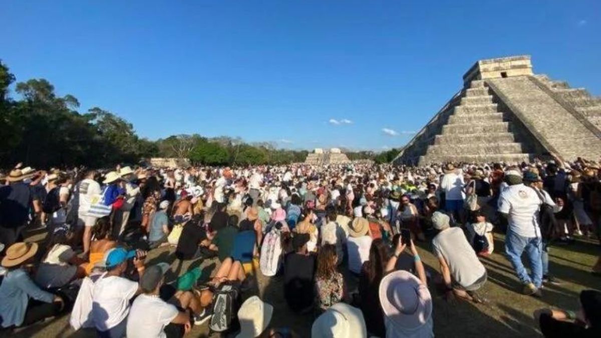 People gathered at Chichen Itza during equinox