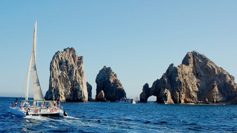 Boat sailing by Los Cabos Arch