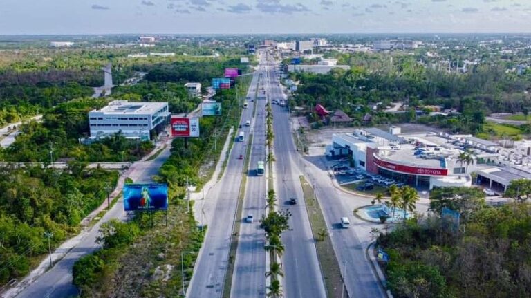 Colosio Boulevard in Cancun