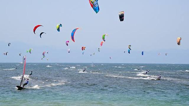 Kitesurfing in Bucerias, Nayarit