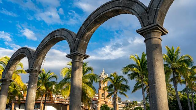 Los Arcos del Malecón in Puerto Vallarta