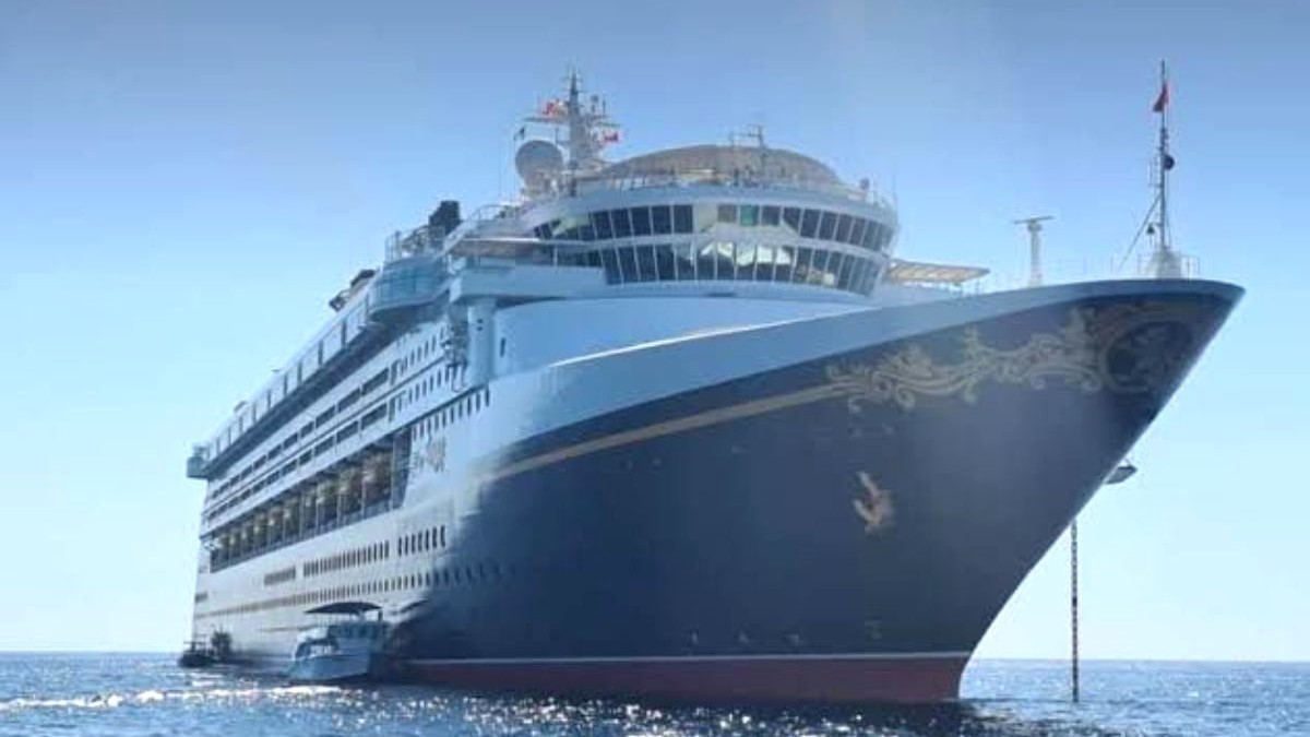 Cruise ship pulled by boats in Cabo